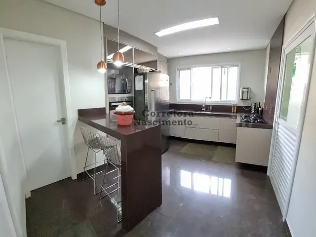 Casa com 350m² 3 quartos e 4 banheiros, à venda, no bairro Villa Branca em Jacareí