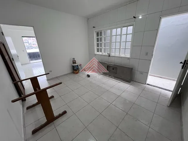 Casa com 60m² 1 quarto e 1 banheiro, para alugar, no bairro Jardim Maria Eneida em Mauá