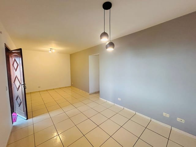 Casa com 200m² 3 quartos e 2 banheiros, para alugar, no bairro Jaguaribe em Osasco