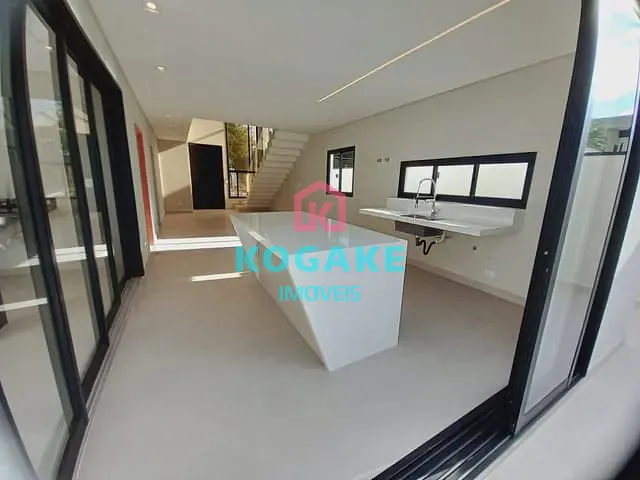 Casa com 250m² 4 quartos e 3 banheiros, à venda, no bairro Residencial Colinas em Caçapava