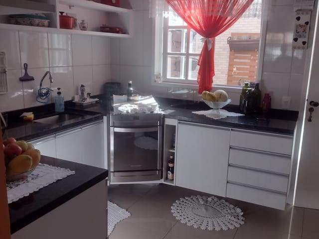 Casa 2 quartos e 1 banheiro, à venda, no bairro Jardim Guerreiro em Cotia