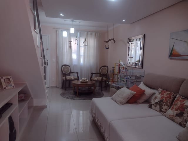 Casa 2 quartos e 1 banheiro, à venda, no bairro Jardim Guerreiro em Cotia