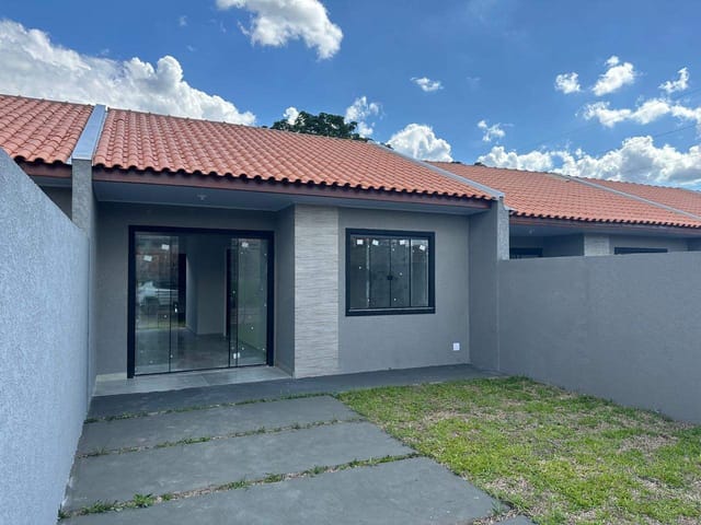 Locação - Casa com 2 quartos, 2 vagas de garagem, Churrasqueira, 52 m², Cará-Cará - Ponta Grossa/PR