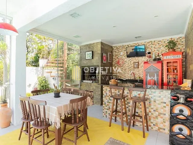 Casa 4 quartos e 2 banheiros, à venda, no bairro Chácara das Pedras em Porto Alegre