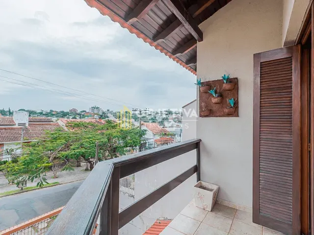 Casa 3 quartos e 4 banheiros, à venda, no bairro Chácara das Pedras em Porto Alegre