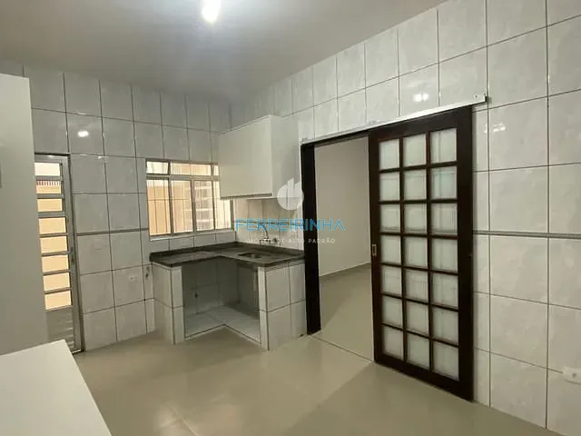 Casa 2 quartos e 1 banheiro, à venda, no bairro Jardim das Indústrias em São José dos Campos