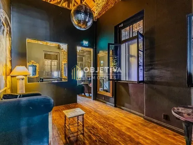 Casa à venda, no bairro Cidade Baixa em Porto Alegre
