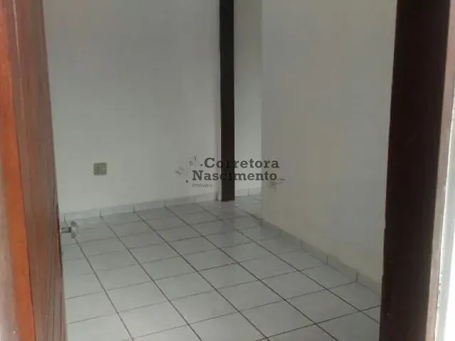 Casa com 307m² 2 quartos e 1 banheiro, para alugar, no bairro Jardim Santa Maria em Jacareí