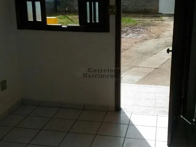 Casa com 307m² 2 quartos e 1 banheiro, para alugar, no bairro Jardim Santa Maria em Jacareí