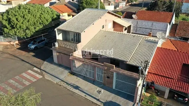 Casa, 5 quartos, 260 m² - Foto 1