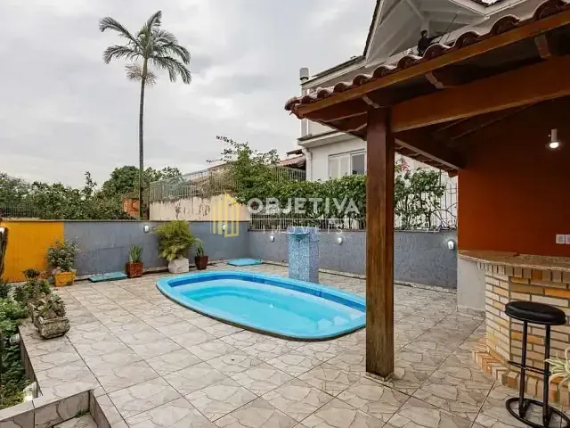 Casa 5 quartos e 4 banheiros, à venda, no bairro Parque Santa Fé em Porto Alegre