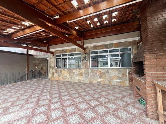 Casa com 272m² 3 quartos e 3 banheiros, à venda ou para alugar, no bairro Vila Campesina em Osasco