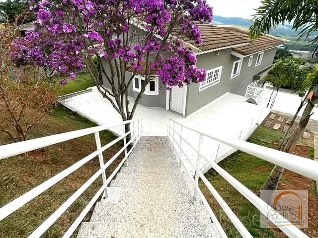 Casa com 1050m² 5 quartos e 5 banheiros, à venda, no bairro Residencial Country Felix em Bom Jesus dos Perdões