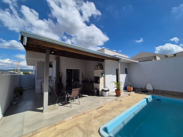 Casa com 170m² 3 quartos e 2 banheiros, à venda, no bairro Centro (Jacaré) em Cabreúva