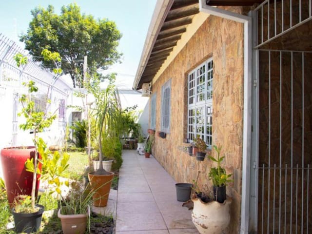 Casa 4 quartos e 2 banheiros, à venda, no bairro Jardim Ana Rosa em Taubaté