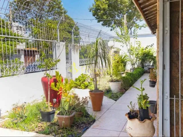 Casa 4 quartos e 2 banheiros, à venda, no bairro Jardim Ana Rosa em Taubaté