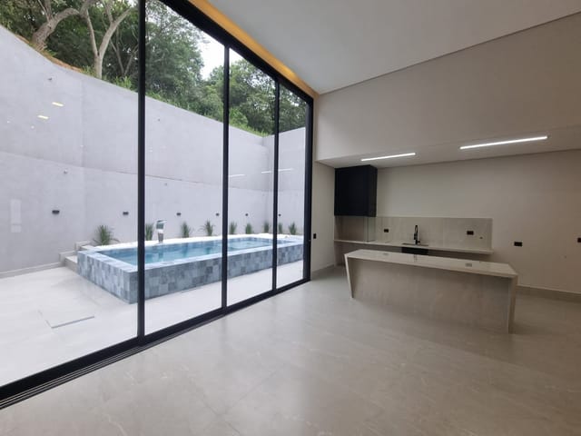 Casa com 265m² 4 quartos e 6 banheiros, à venda, no bairro Sítio do Morro em Santana de Parnaíba