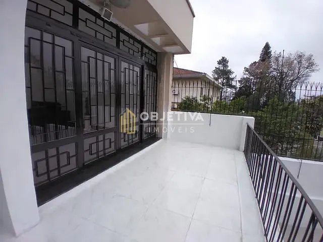 Casa 4 quartos e 3 banheiros, à venda, no bairro Menino Deus em Porto Alegre