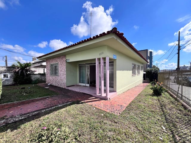 Casa Comercial para locação, 2 salas, 2 vagas de garagem, Edícula com churrasqueira, 180m², Órfãs - Ponta Grossa/PR