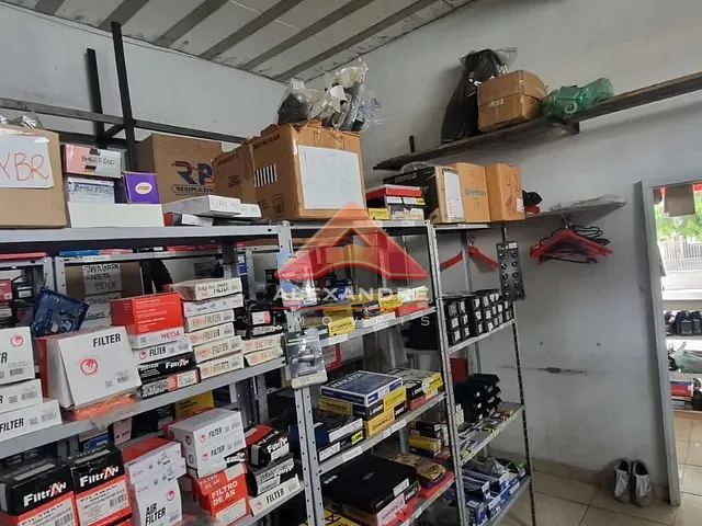 Casa com 300m² 2 quartos e 2 banheiros, à venda, no bairro Vila Industrial em São José dos Campos