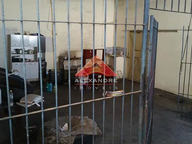 Casa com 300m² 2 quartos e 2 banheiros, à venda, no bairro Vila Industrial em São José dos Campos