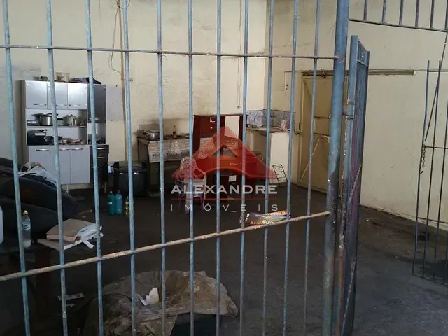 Casa com 300m² 2 quartos e 2 banheiros, à venda, no bairro Vila Industrial em São José dos Campos