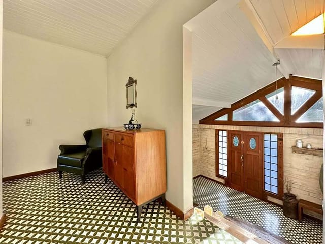 Casa com 1020m² 3 quartos e 4 banheiros, à venda ou para alugar, no bairro Chácara dos Lagos em Carapicuíba
