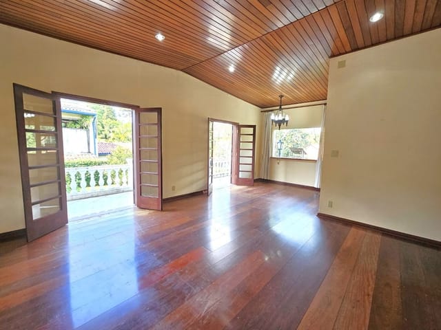 Casa com 803m² 2 quartos e 1 banheiro, à venda, no bairro Vila de São Fernando em Cotia