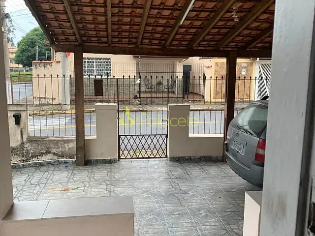 Casa com 250m² 3 quartos e 2 banheiros, à venda, no bairro Chácara Galega em Pindamonhangaba