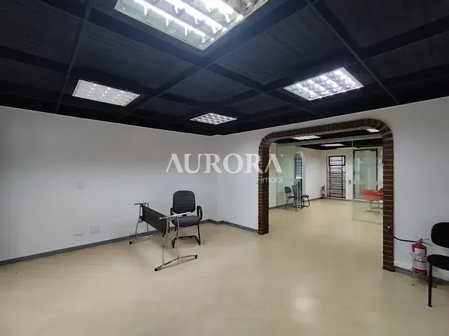 Casa com 387m² 1 quarto e 3 banheiros, para alugar, no bairro Centro em Londrina