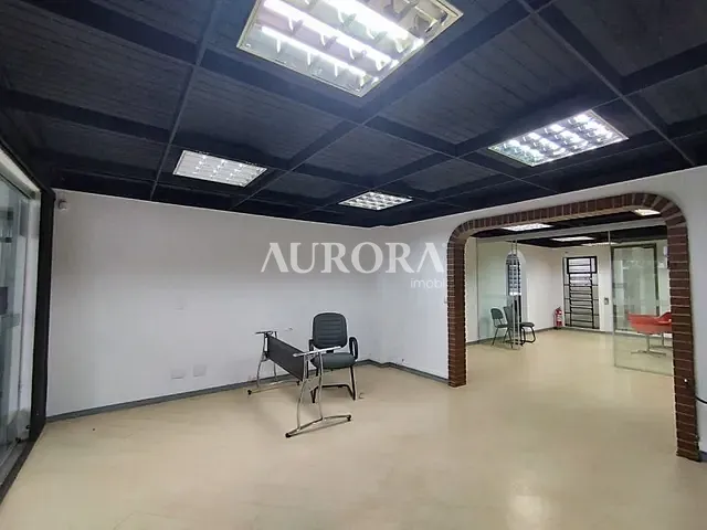 Casa com 387m² 1 quarto e 3 banheiros, para alugar, no bairro Centro em Londrina