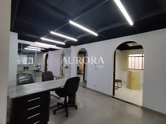 Casa com 387m² 1 quarto e 3 banheiros, para alugar, no bairro Centro em Londrina
