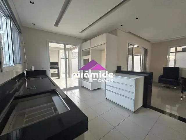 Casa com 250m² 4 quartos e 5 banheiros, à venda, no bairro Urbanova em São José dos Campos