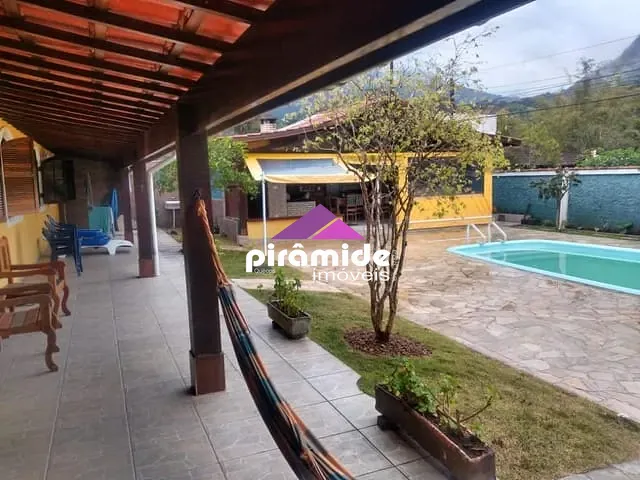 Casa com 1050m² 6 quartos e 6 banheiros, à venda, no bairro Massaguaçu em Caraguatatuba
