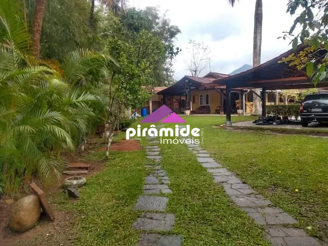 Casa com 1050m² 6 quartos e 6 banheiros, à venda, no bairro Massaguaçu em Caraguatatuba