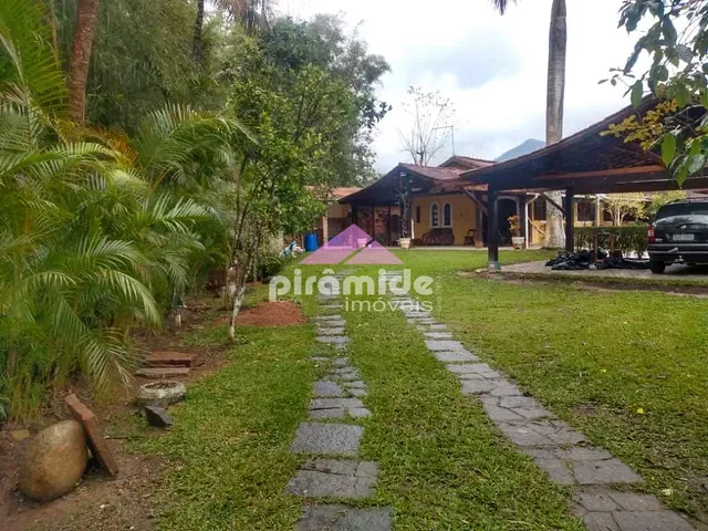 Casa com 1050m² 6 quartos e 6 banheiros, à venda, no bairro Massaguaçu em Caraguatatuba