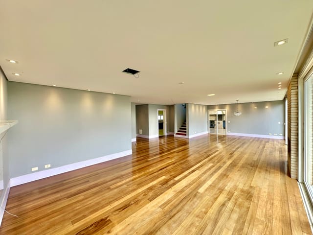 Casa com 1249m² 4 quartos e 6 banheiros, à venda ou para alugar, no bairro Pousada dos Bandeirantes em Carapicuíba