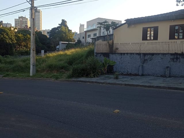 Casa à Venda com Acesso por Duas Ruas, aceita permuta – Jardim Carvalho, Ponta Grossa/PR