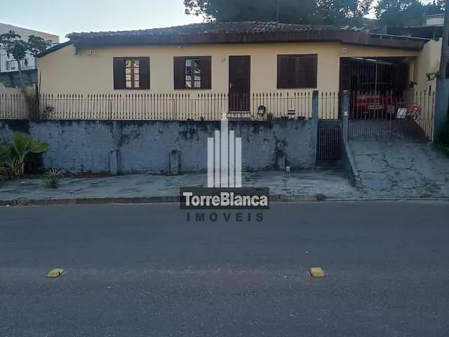 Casa com 537m² 3 quartos e 2 banheiros, à venda, no bairro Jardim Carvalho em Ponta Grossa