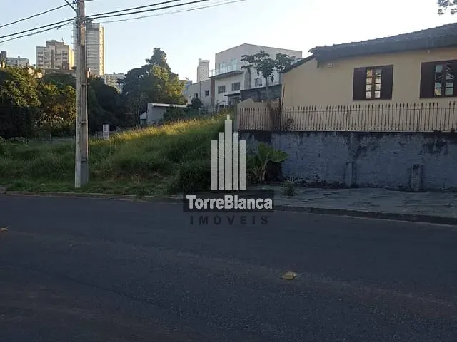 Casa com 537m² 3 quartos e 2 banheiros, à venda, no bairro Jardim Carvalho em Ponta Grossa