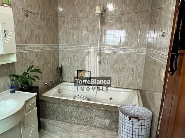 Casa com 540m² 3 quartos e 3 banheiros, à venda, no bairro Jardim Carvalho em Ponta Grossa