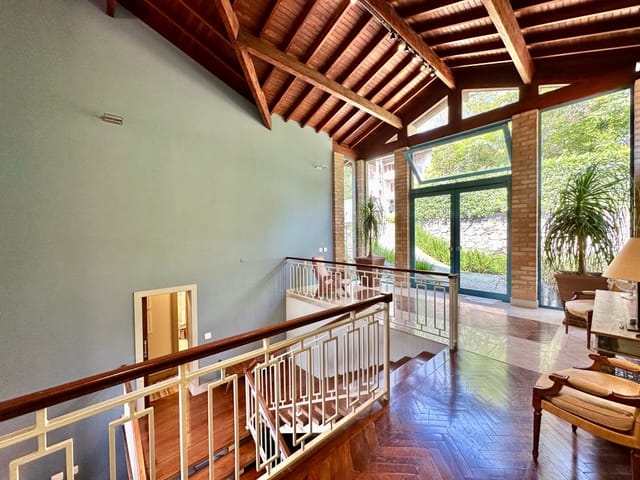 Casa com 823m² 4 quartos e 4 banheiros, à venda, no bairro Jardim Indaiá em Embu das Artes