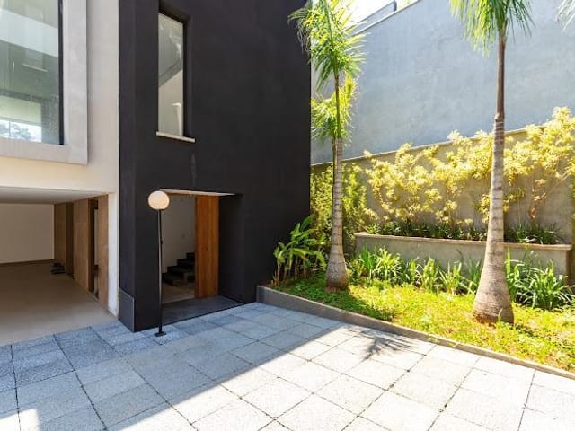 Casa com 712m² 4 quartos e 6 banheiros, à venda, no bairro Jardim Cordeiro em São Paulo