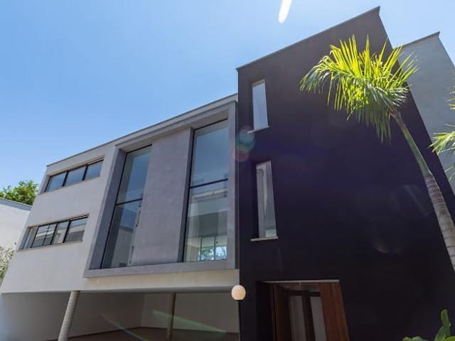 Casa com 712m² 4 quartos e 6 banheiros, à venda, no bairro Jardim Cordeiro em São Paulo