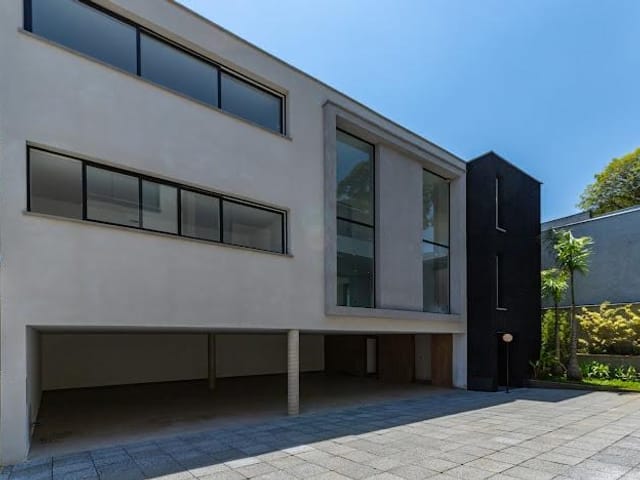 Casa com 712m² 4 quartos e 6 banheiros, à venda, no bairro Jardim Cordeiro em São Paulo