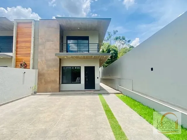 Casa com 298m² 3 quartos e 3 banheiros, à venda, no bairro Marmeleiro em Atibaia