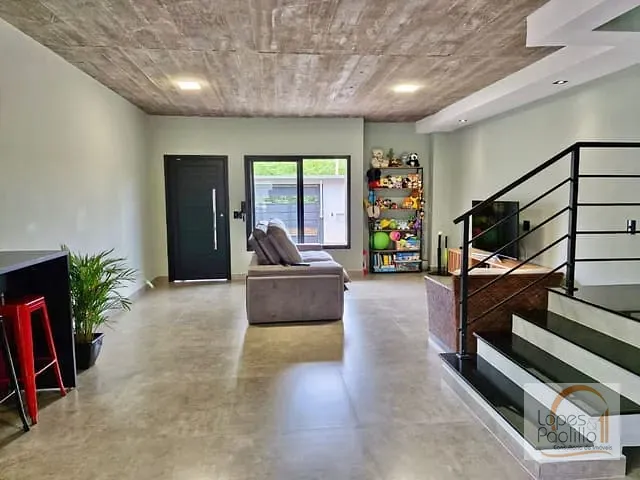 Casa com 298m² 3 quartos e 3 banheiros, à venda, no bairro Marmeleiro em Atibaia
