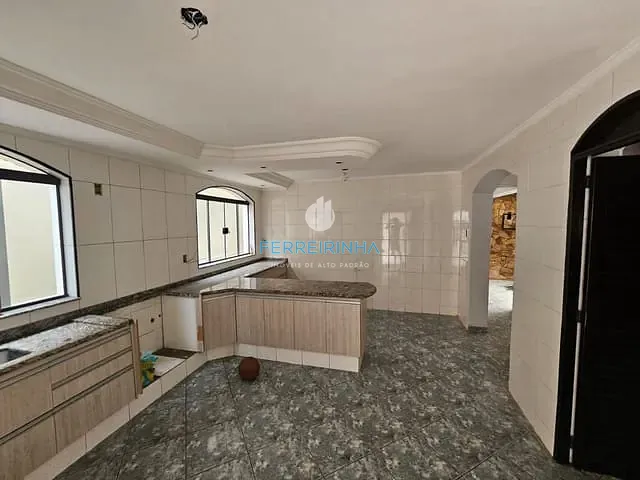 Casa com 260m² 5 quartos e 4 banheiros, à venda, no bairro Parque Senhor do Bonfim em Taubaté