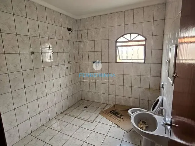 Casa com 260m² 5 quartos e 4 banheiros, à venda, no bairro Parque Senhor do Bonfim em Taubaté