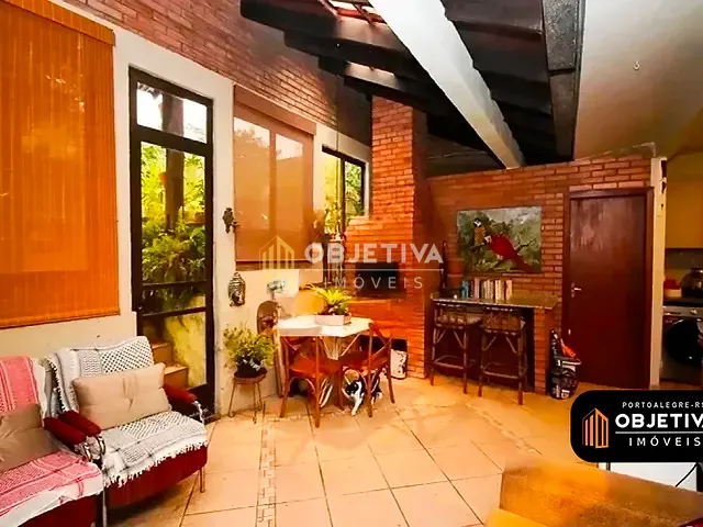 Casa com 300m² 3 quartos e 2 banheiros, à venda, no bairro Medianeira em Porto Alegre